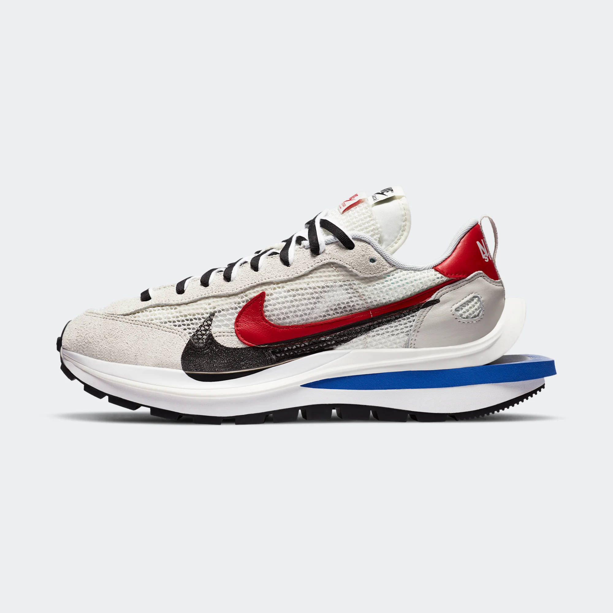 Sacai x Nike VaporWaffle "Sport Fuchsia"