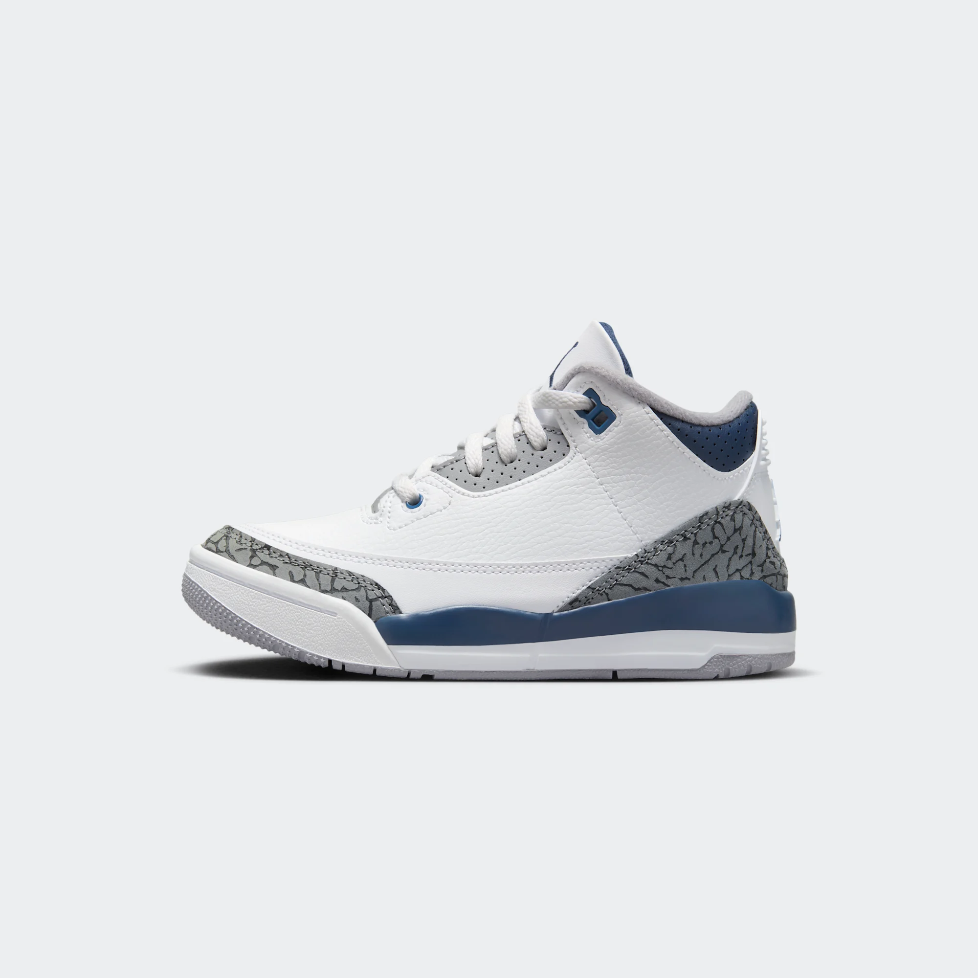 Air Jordan 3 Retro (PS) "Midnight Navy" - Jordan sneakers (December 16, 2023)